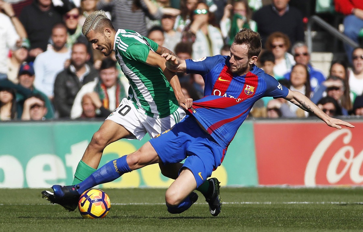 Liga hiszpańska: Barcelona okradziona z gola. Fatalna pomyłka sędziego w meczu z Betisem