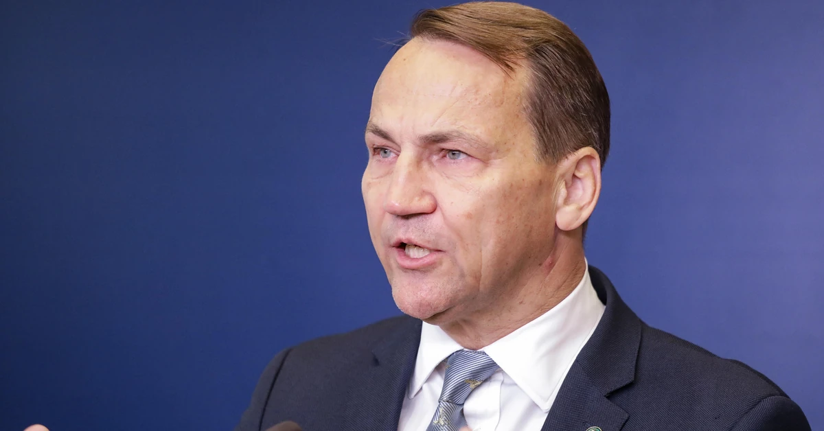 Rosyjskie drony nad Polską to "pomyłka"? Sikorski stanowczo reaguje na słowa Trumpa