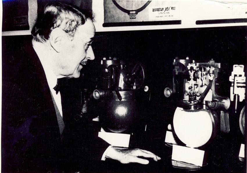 Dobrivoje Božić pored svojih rasporednika 1961.