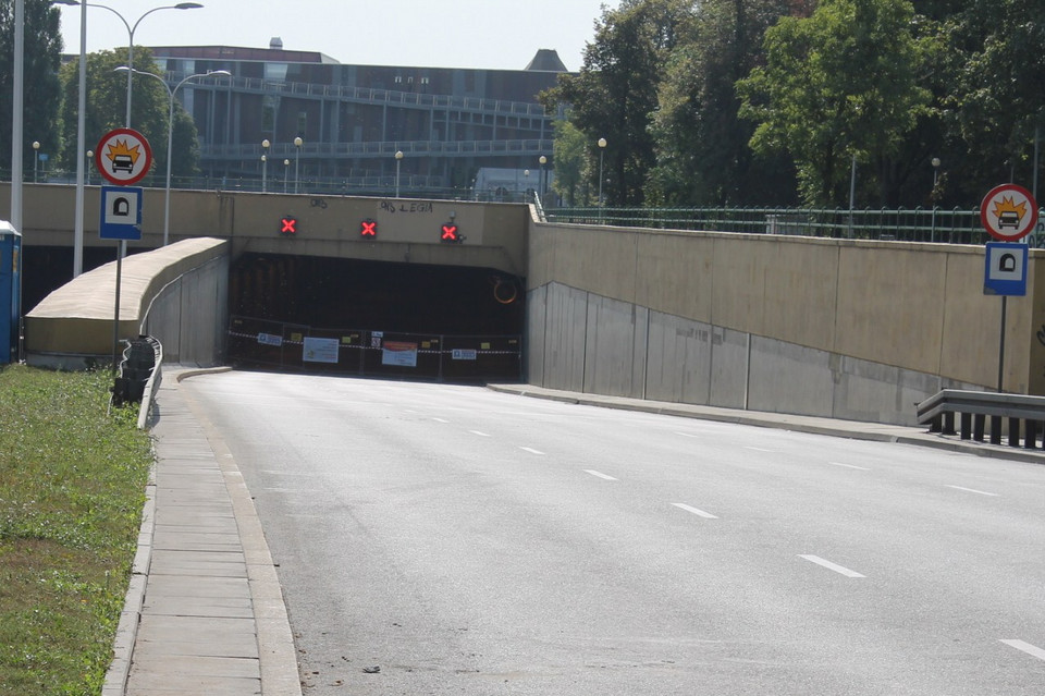 Zamknięty tunel na Wisłostradzie, Fot. Piotr Halicki/Onet.