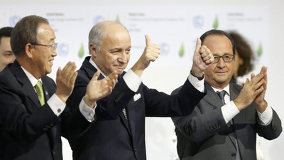 French President Francois Hollande and UN Secretary-General Ban Ki-moon react during the final plena