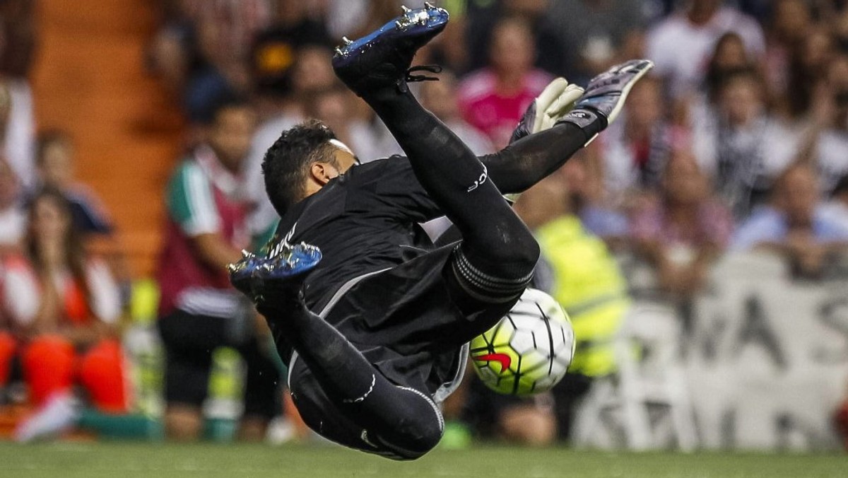 Piąty z rzędu mecz bez wpuszczonego gola zaliczył w barwach Realu Madryt Keylor Navas. To najlepszy początek sezonu w całej historii klubu, a kostarykański bramkarz wyrównał też przy okazji najlepszy wynik Ikera Casillasa. I pomyśleć, że o tej porze roku miało w ogóle nie być go w klubie.