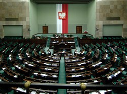 Europosłowie już zarabiają. I to za nic