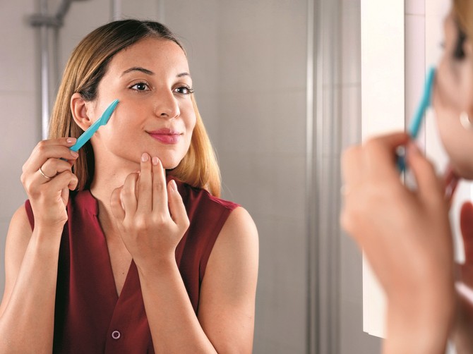Dermaplaning je uklanjanje dlačica sa lica skalpelom