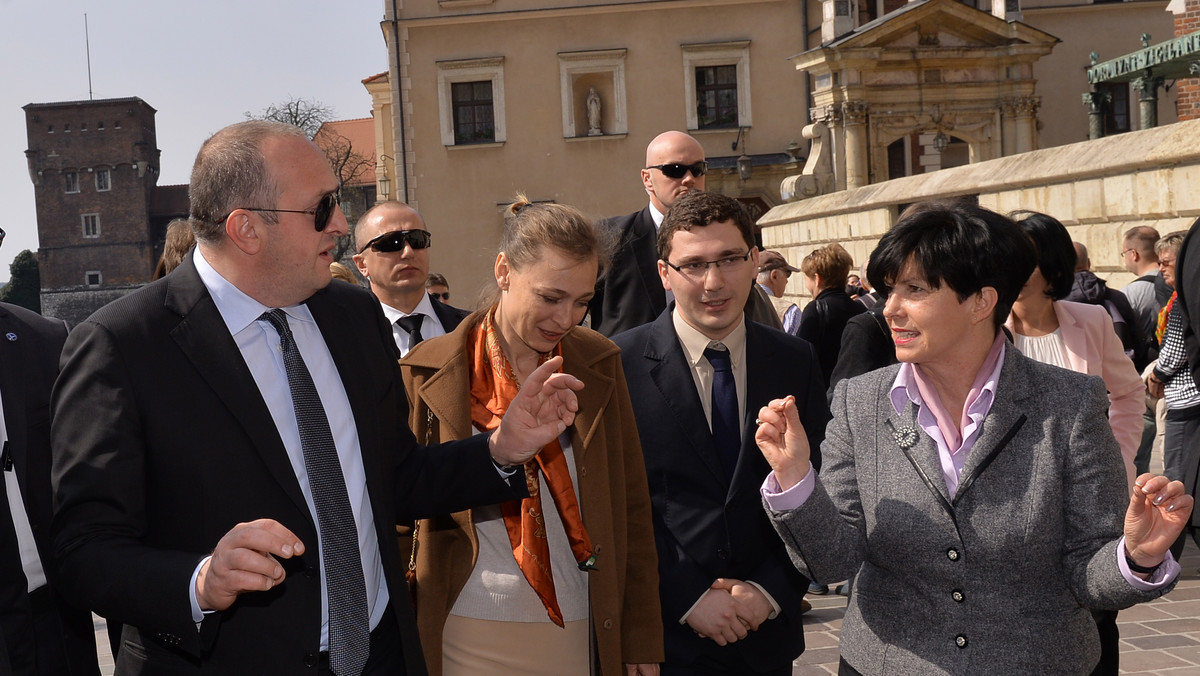 Prezydent Gruzji Giorgi Margwelaszwili - w ostatnim dniu wizyty w Polsce - przebywał w Krakowie. Zwiedził Zamek Królewski i katedrę na Wawelu, a także złożył kwiaty na grobowcu prezydenckiej pary Lecha i Marii Kaczyńskich.