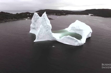 Niesamowita góra lodowa u wybrzeży Kanady