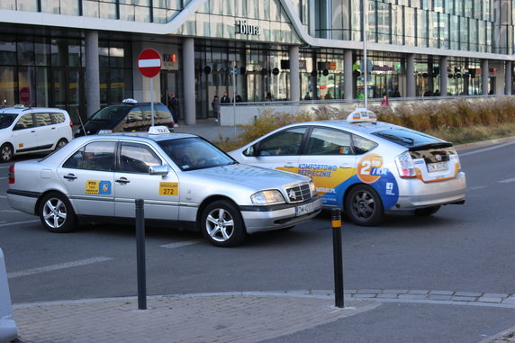 We Wrocławiu taksówkarze mają problem z odbiorem klientów z dworca