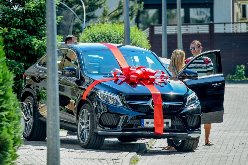 Radosław Majdan, Małgorzata Rozenek, mercedes, samochód, prezent