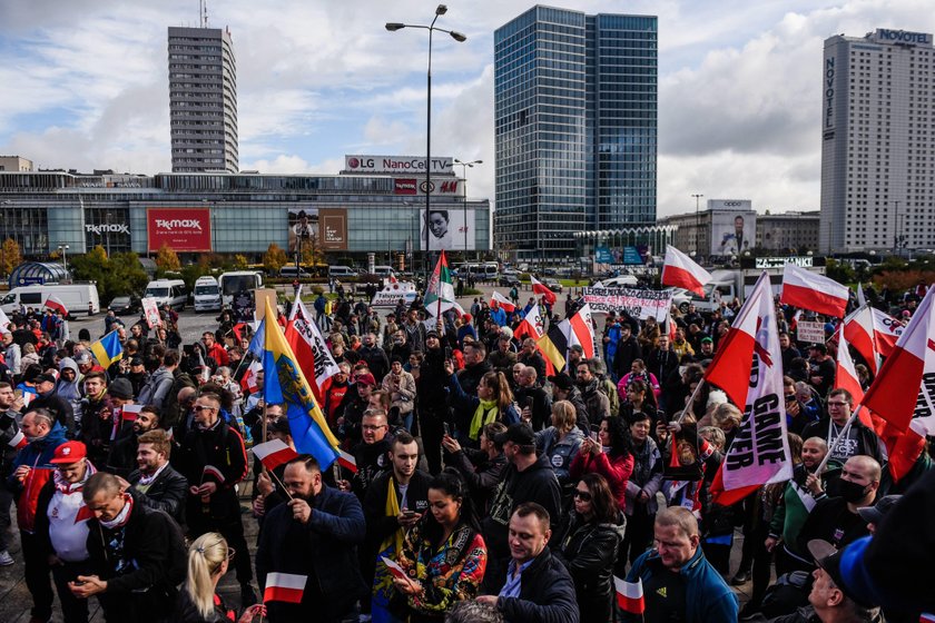 Protest przeciwko ograniczeniom związanym z koronawirusem