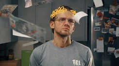 Piotr 'KęKę' Siara – coach, siłaczka i cesarz Radomia. KęKę 'To tu' [RECENZJA]