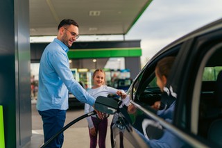 Paliwo w górę czy w dół? Sprawdź, co dzieje się z cenami diesla i benzyny! Kierowców czekają kolejne zmiany!