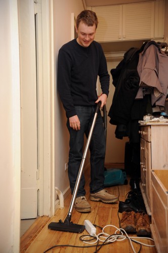 Nawet Michał został zaprzęgnięty do sprzątania