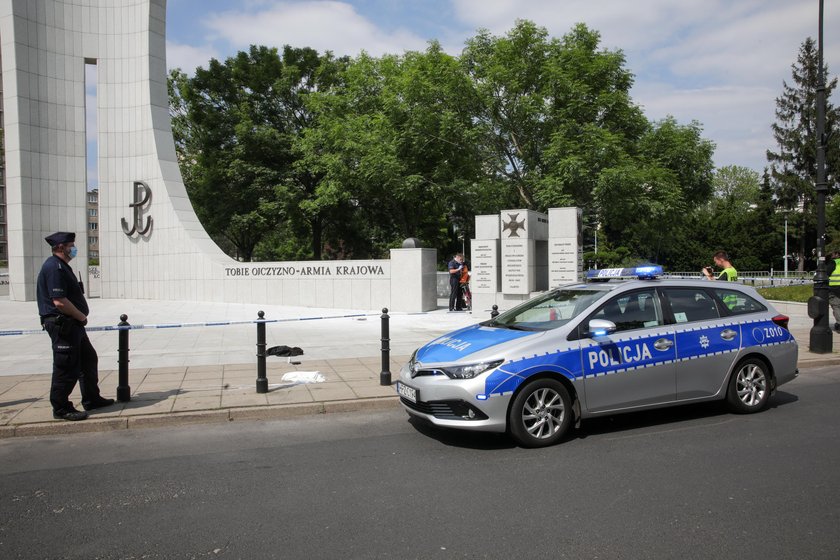 Mężczyzna podpalił się przed Sejmem. Nowe fakty