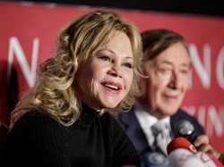 Przykro się na to patrzy... Twarz 60-letniej Melanie Griffith zdaje się rozpadać. FOTO