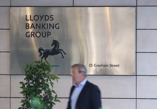 Lloyds sprzedaje zagrożone kredyty hipoteczne