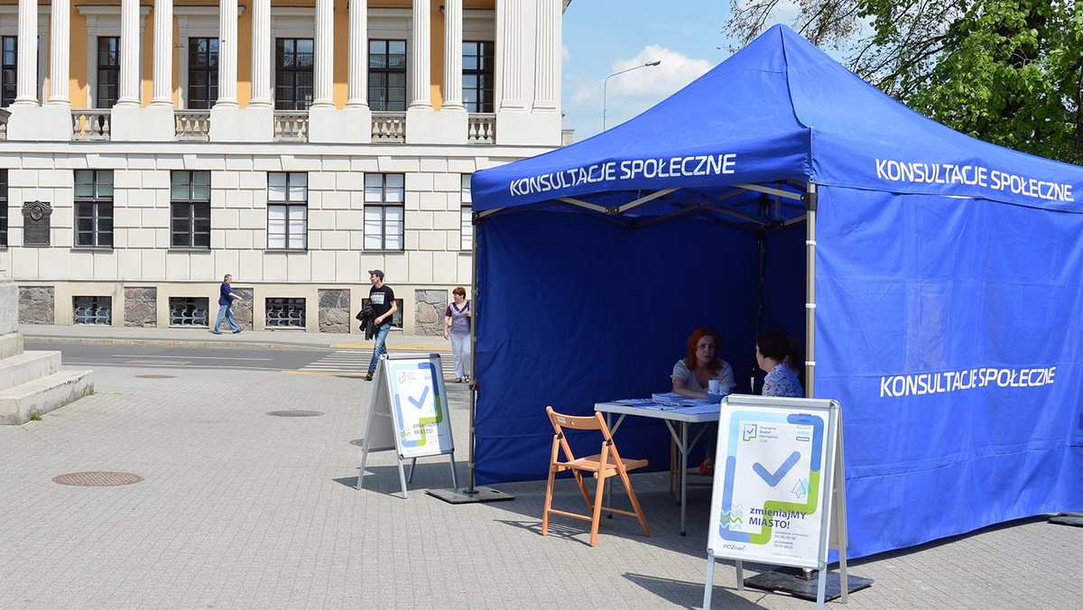 Trwa nabór wniosków do kolejnej edycji Poznańskiego Budżetu Obywatelskiego. Osoby, które chcą przedstawić swój projekt, mogą go wcześniej omówić z ekspertami i urzędnikami. Pomogą oni także w wypełnianiu wniosków osobom, które mają już gotowe projekty. W Poznaniu pojawił się już pierwszy punkt, gdzie mogą zgłaszać się chętni.