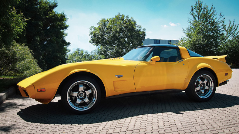 Niezwykłe auta z przeszłości  Chevrolet Corvette C3 Stingray – niezwykle charakterystyczne sportowe auto "dla mas"