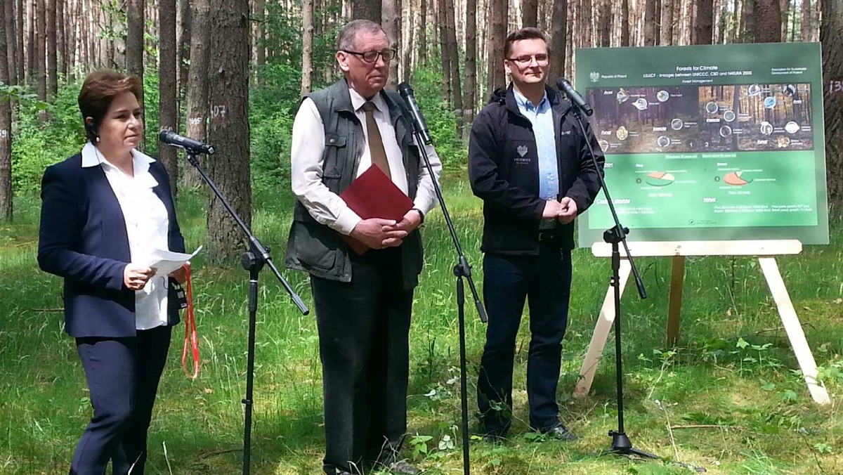 Szczyt Klimatyczny ONZ w grudniu 2018 roku odbędzie się w Katowicach. O decyzji poinformował wczoraj minister środowiska Jan Szyszko oraz prezydent Katowic Marcin Krupa. Organizatorzy spodziewają się, że z tej okazji na Śląsk przyjedzie 18 tys. osób z 200 państw. Konferencja klimatyczna w Polsce odbędzie się już po raz trzeci.