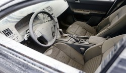 Jak poznać zatopione auto? Przed samochodami z Niemiec ostrzega mechanik