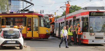 W Łodzi wykoleił się tramwaj. Piotrkowska bez komunikacji