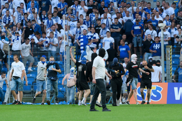 To on miał podżegać do chuligańskich wybryków na meczu Lech-Legia. Zatrzymano go, gdy wracał z finału Ligi Mistrzów