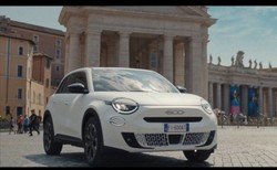 Fiat 600e – Włosi budują napięcie przed premierą
