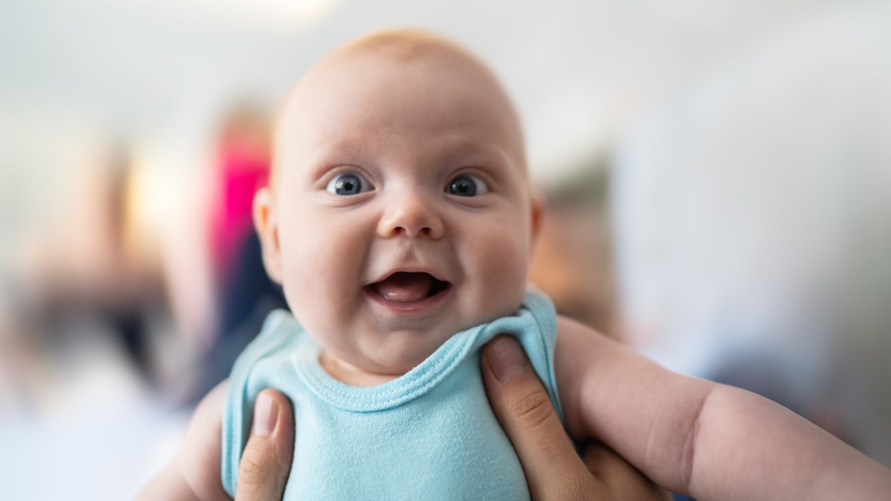 Bábätko sa usmieva na svojich rodičov. Možno sa mu jeho netradičné meno páči alebo mu príde vtipné. (ilustračná foto) 
