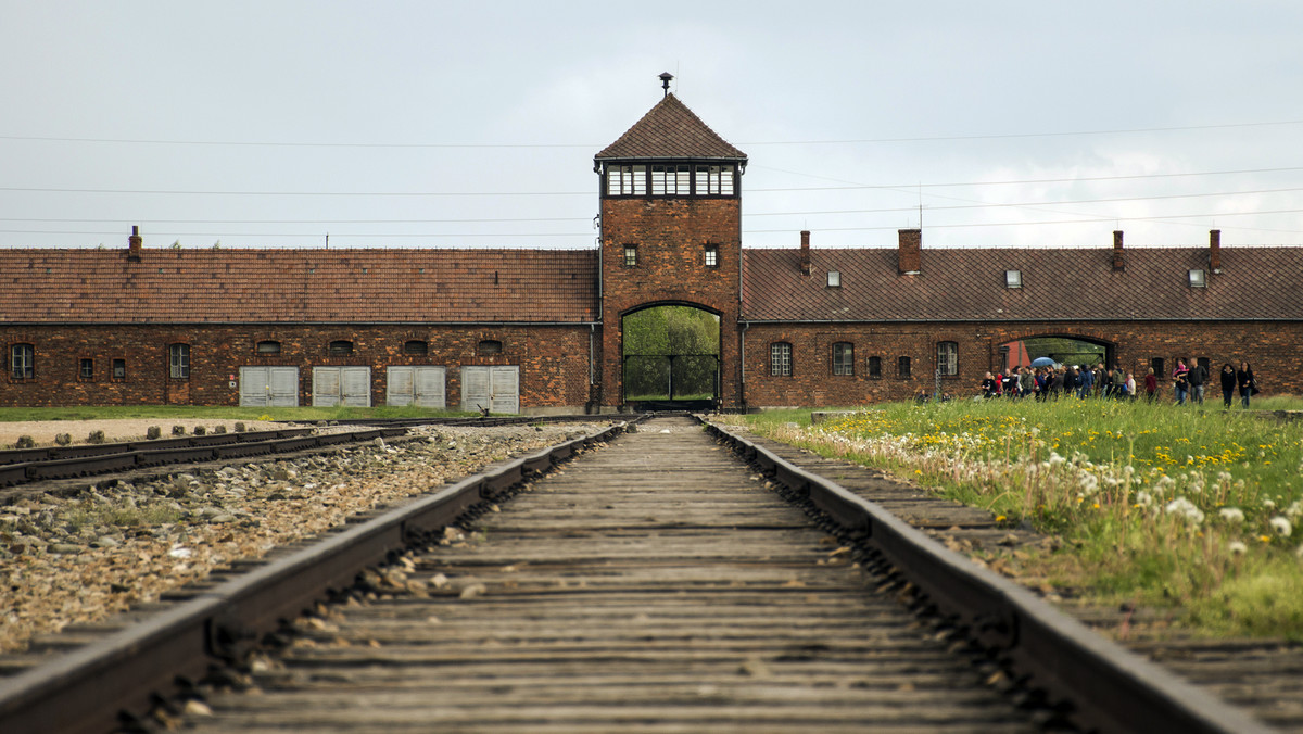 Skandaliczne zachowanie uczniów z Niemiec w Auschwitz. Jest śledztwo