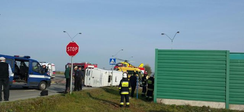 PELPLIN na Pomorzu. Wypadek busa, ranni w stanie ciężkim. Zdjęcia z akcji ratunkowej