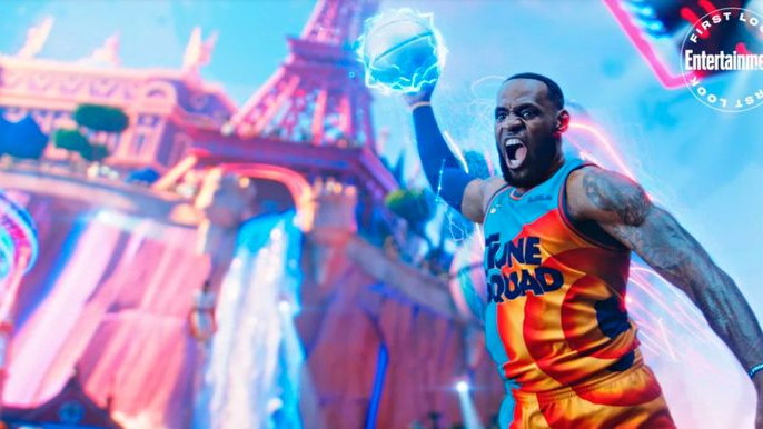 LeBron James w Space Jam 2