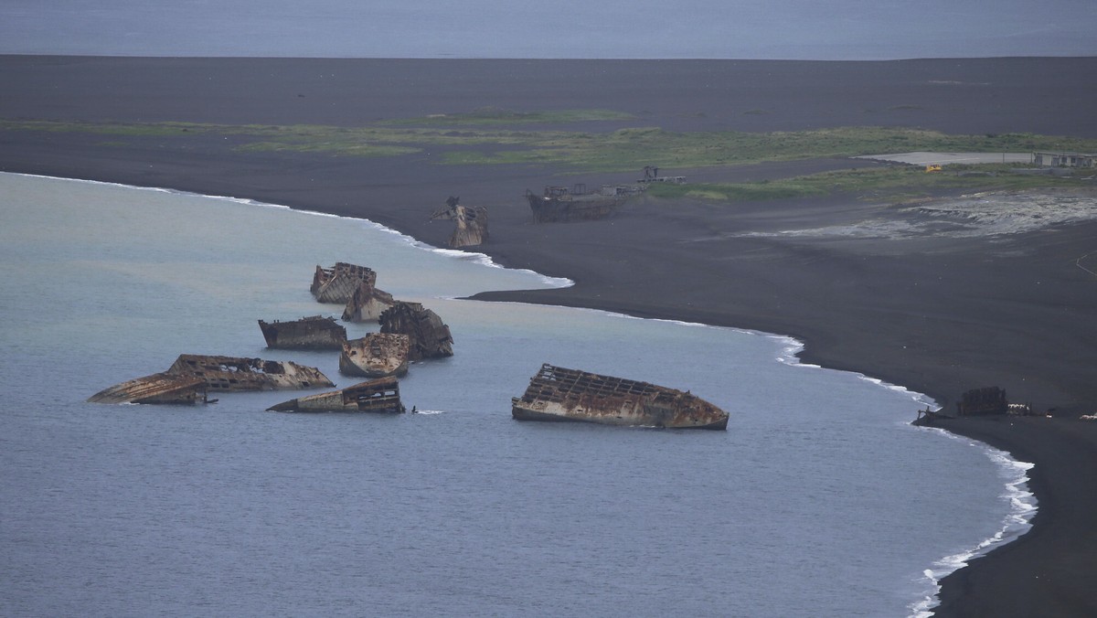 Japonia: wraki statków wypłynęły z dna oceanu przy wyspie Iwo Jima