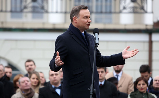 "Ojczyznę dojną racz nam wrócić, Panie". Prezydent drwi z członków KOD