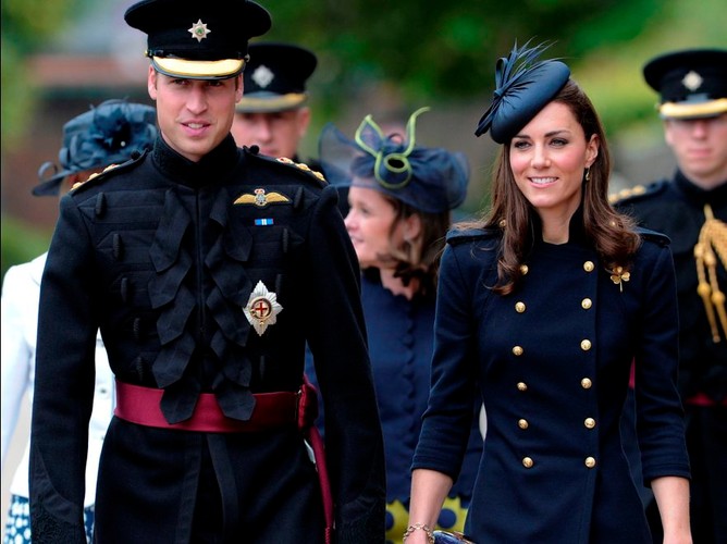 Było to pierwsze wystąpienie Catherine, która od ślubu z Williamem jest księżną Cambridge, podczas uroczystości wojskowej.