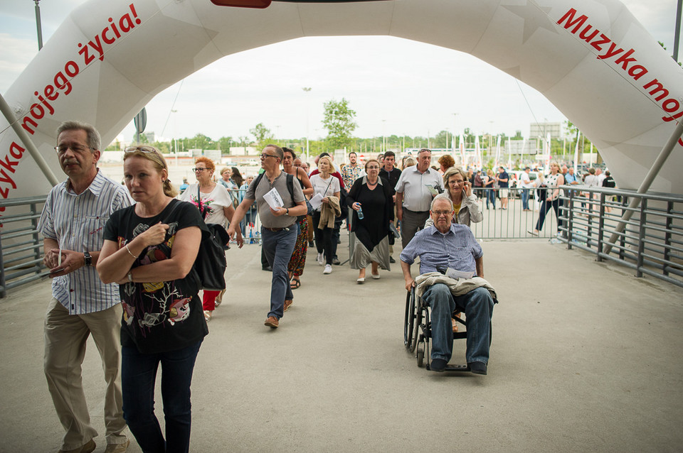 Publiczność na koncercie Roda Stewarta w Atlas Arenie w Łodzi