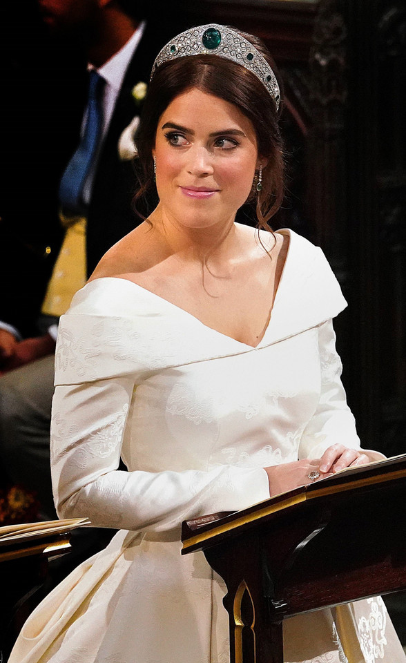 Suknie ślubne w brytyjskiej rodzinie królewskiej: ślub księżniczki Eugenii i Jacka Brooksbanka w 2018 r.