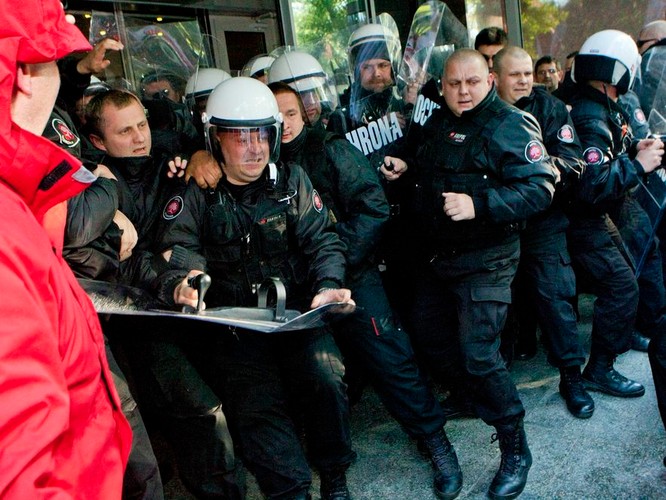 Bitwa przed siedzibą KGHM w Lubinie