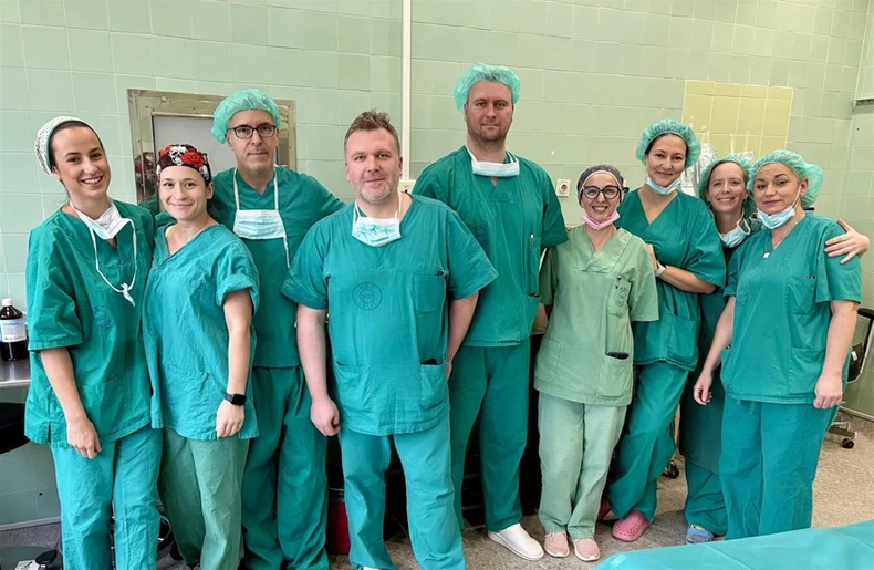 U Zavodu za maksilofacijalnu hirurgiju uspešno odstranjen tumor vrata težak 3,3 kilograma