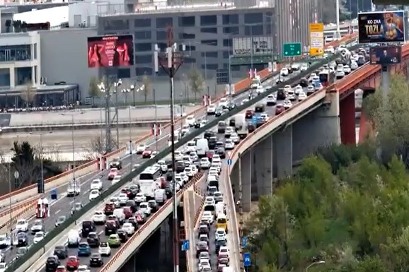 SEOBA BEOGRAĐANA PRED USKRŠNJE PRAZNIKE: U centru se mili, auto-put se CRVENI od gužvi - ovi delovi grada su za ZAOBIĆI