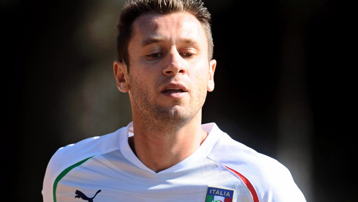 Piłkarz reprezentacji Włoch i AC Milan Antonio Cassano po operacji serca wypisany został ze szpitala. Przed niedzielnym meczem zawodnicy Realu Madryt wyszli na murawę w koszulkach z napisem "Forza Cassano".