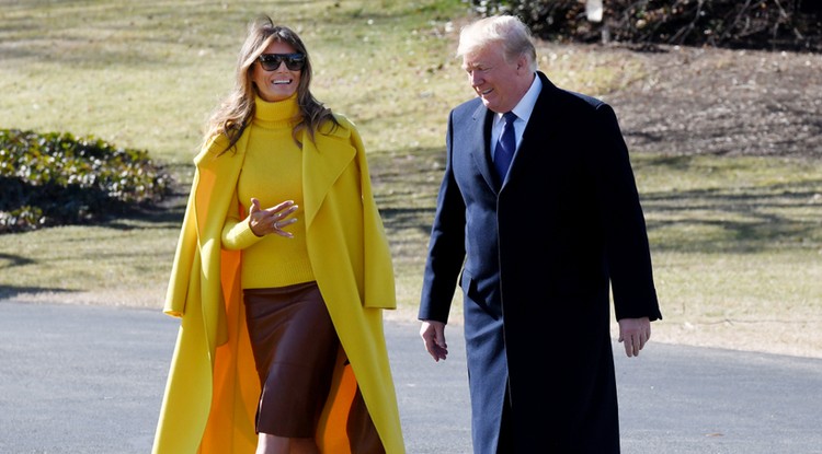 Tényleg szeretik egymást? Egyre furcsábban viselkedik Melania Trump a férjével