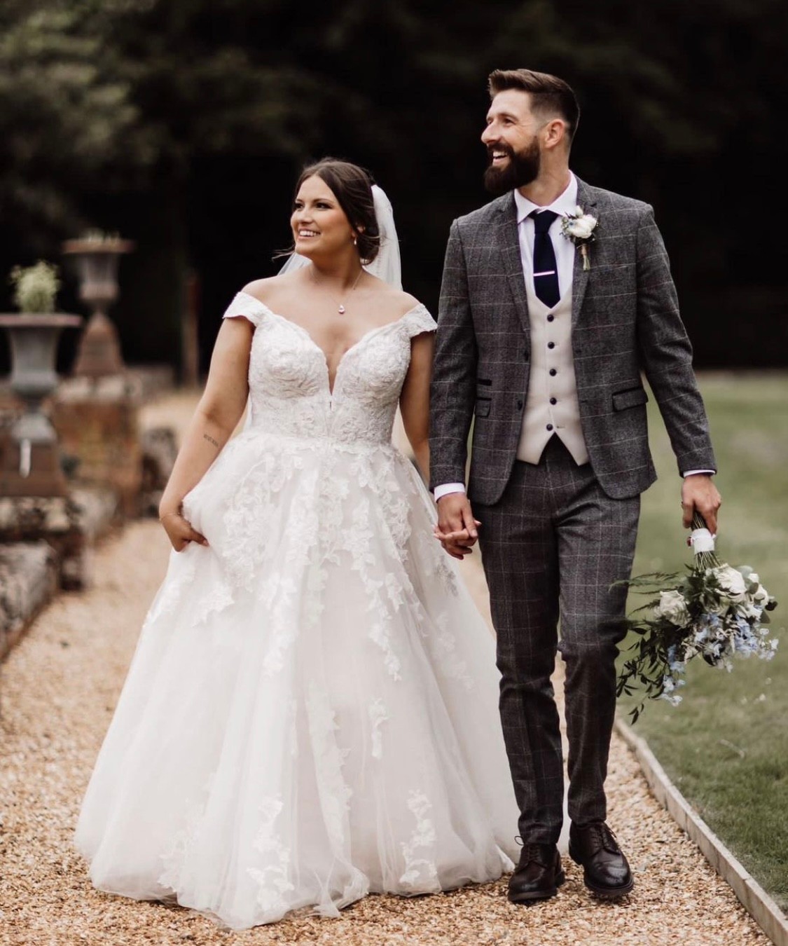 Josh a Laura sa stali manželmi 1. júna.