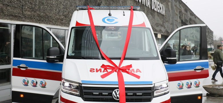 Nowoczesna karetka od Fundacji Owsiaka. Dla szpitala dziecięcego