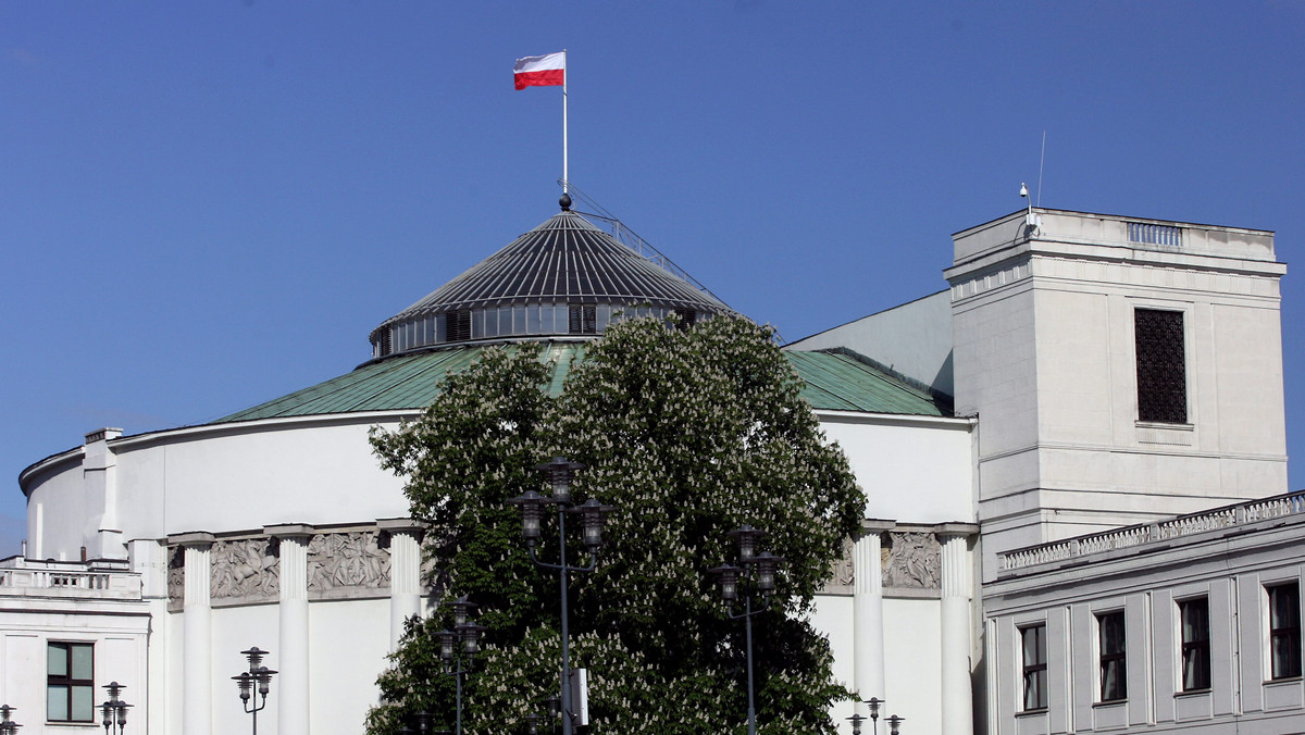 Przywrócenie w Kodeksie karnym zapisów dotyczących kar dla sprawców najokrutniejszych zabójstw zarekomendowała sejmowa komisja. Spośród tego rodzaju zabójstw posłowie wykreślili jednak te, których dokonano z użyciem broni palnej.