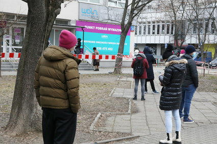 Ponad 20 tys. zakażonych, niemal 700 zmarłych. Dane resortu zdrowia