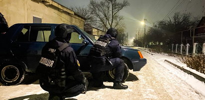 Makabra na Ukrainie. Potwornie okaleczył ojca. Trzech policjantów rannych w obławie