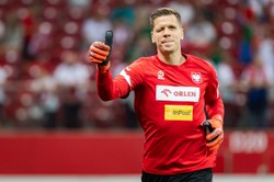 Barcelona na "gwałt" szuka bramkarza. Szczęsny już odpowiedział