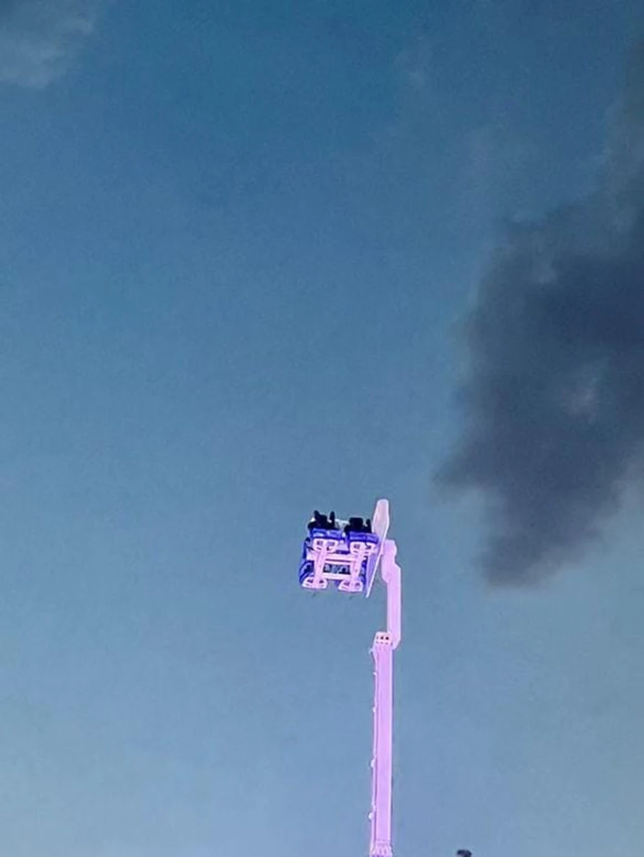 Zaglavila se sprava u Inđiji u luna parku