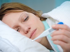 Kiedy i jak można leczyć Covid-19 w domu, kiedy trzeba w szpitalu? Ekspert radzi