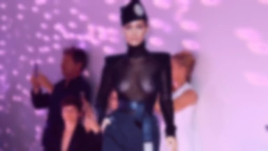 Bella Hadid pokazała piersi na pokazie mody