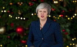 Premier May obroniła się przed wotum nieufności. Brytyjska premier podziękowała za poparcie